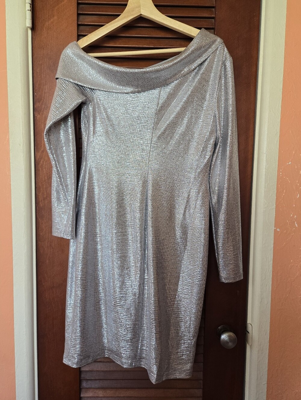 NWT Lauren Ralph Lauren Silver Metallic Off-Shoulder Long Sleeve Cocktail Dress - Picture 8 of 14